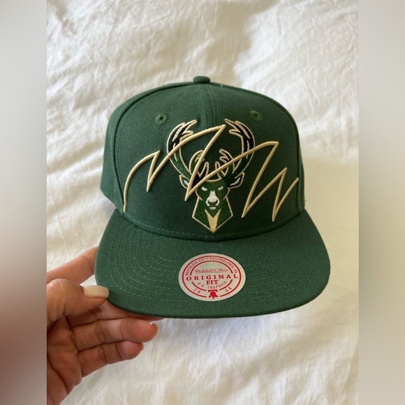Mitchell & Ness Other - Mitchell & Ness Milwaukee Bucks Shark Bite NBA Snapback Adjustable Hat Cap